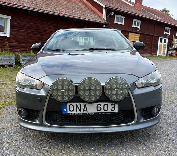 Mitsubishi Lancer 2 of 3