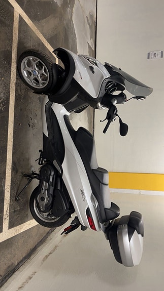 Piaggio MP3 500 LT 2 of 5