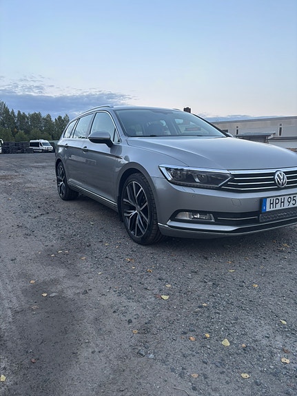 Volkswagen Passat 2 of 6