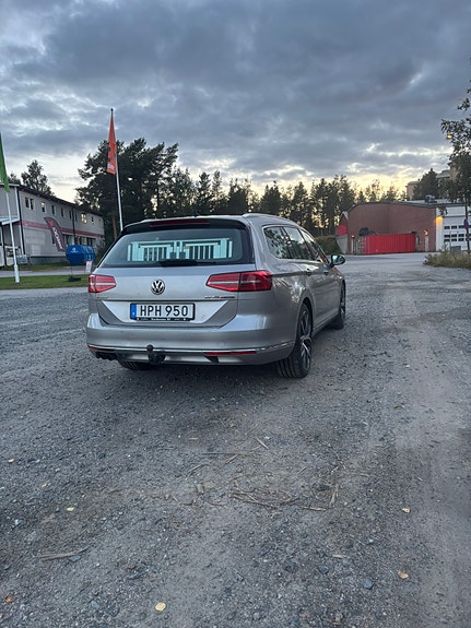 Volkswagen Passat 3 of 6