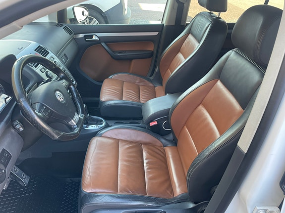 Volkswagen Touran 4 of 4
