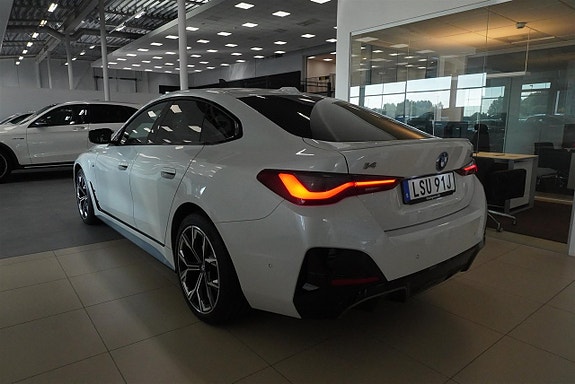 BMW i4 7 of 11