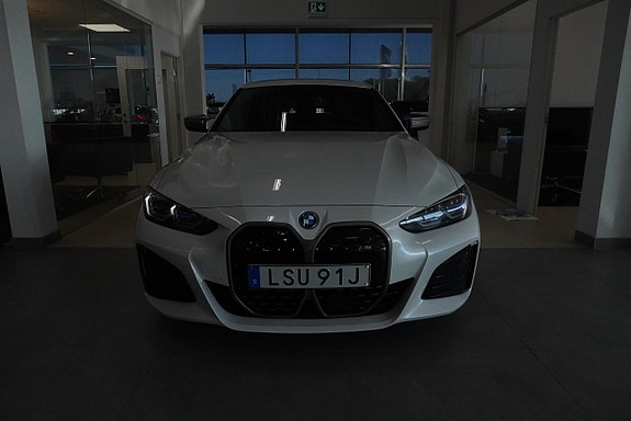 BMW i4 3 of 11