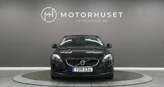 Volvo V40 2 of 19