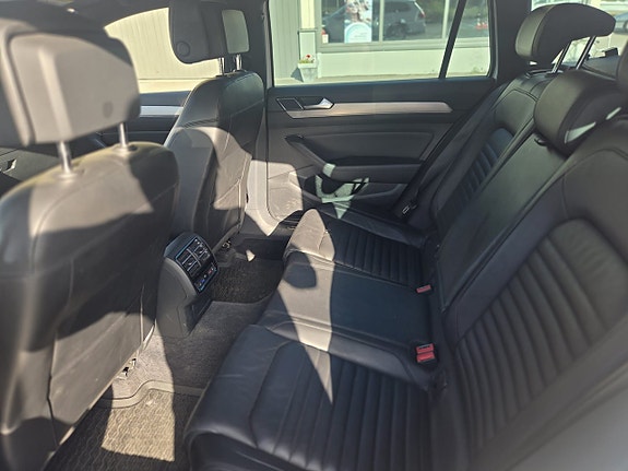Volkswagen Passat Alltrack 7 of 12