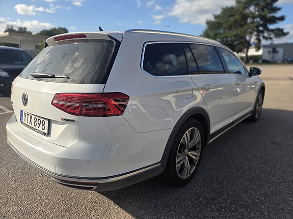 Volkswagen Passat Alltrack 4 of 12