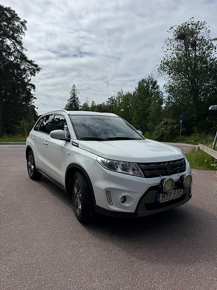 Suzuki Vitara 2 of 21