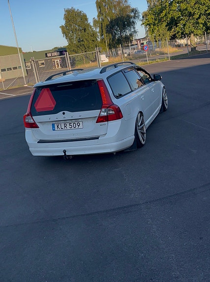 Volvo V70 3 of 5