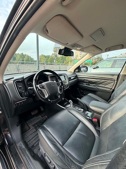 Mitsubishi Outlander 12 of 15