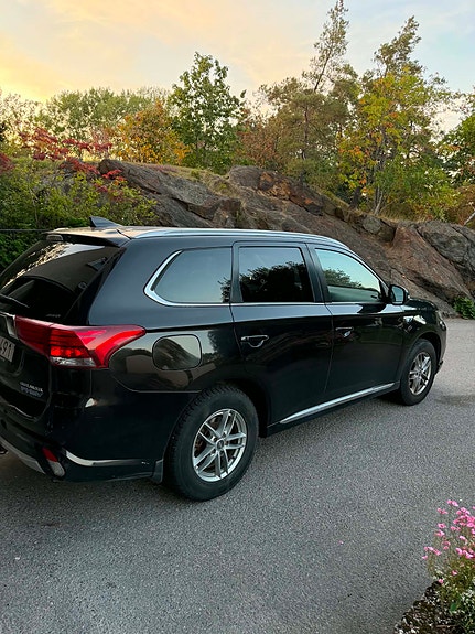 Mitsubishi Outlander 2 of 15