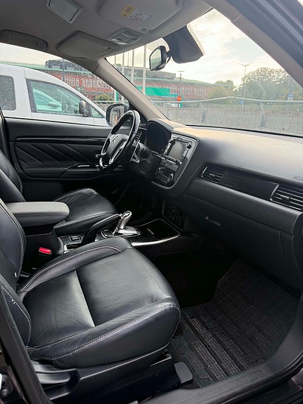 Mitsubishi Outlander 7 of 15