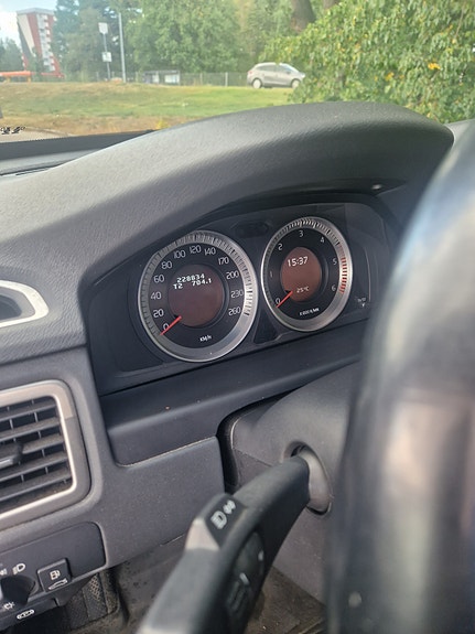 Volvo V70 3 of 7