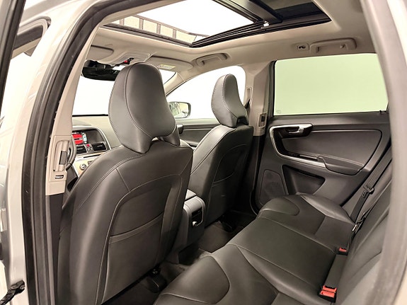 Volvo XC60 17 of 30