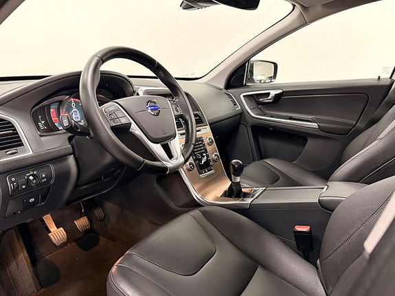 Volvo XC60 10 of 30