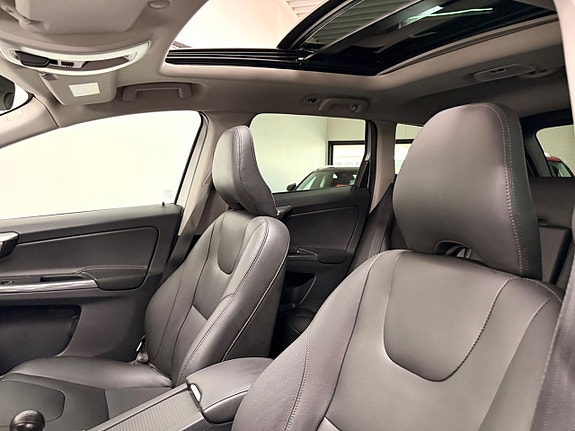 Volvo XC60 12 of 30