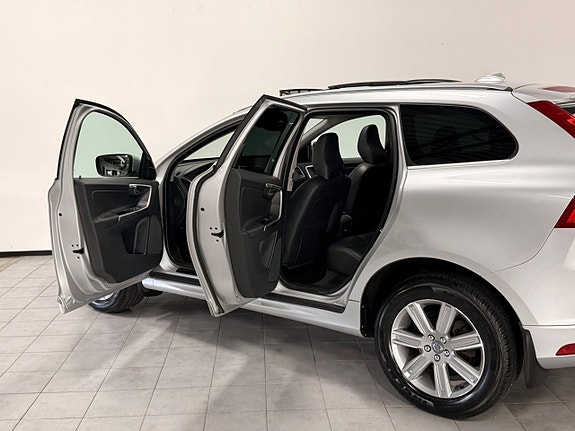 Volvo XC60 13 of 30