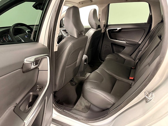 Volvo XC60 15 of 30