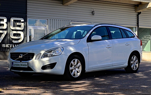 Volvo V60 2 of 7