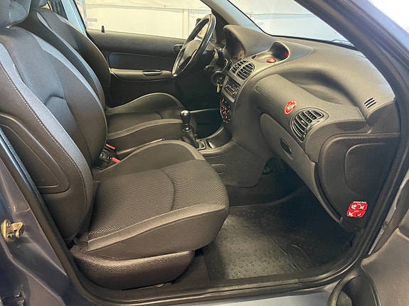 Peugeot 206 13 of 17