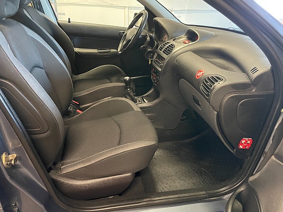 Peugeot 206 14 of 17