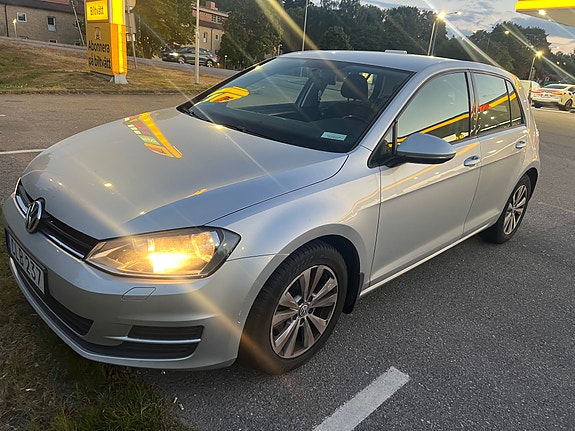 Volkswagen Golf VII 2 of 6