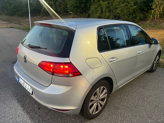 Volkswagen Golf VII 4 of 6