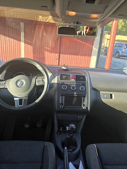 Volkswagen Touran 3 of 9