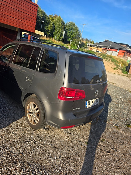 Volkswagen Touran 4 of 9