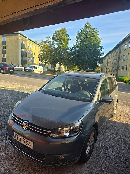 Volkswagen Touran 6 of 9