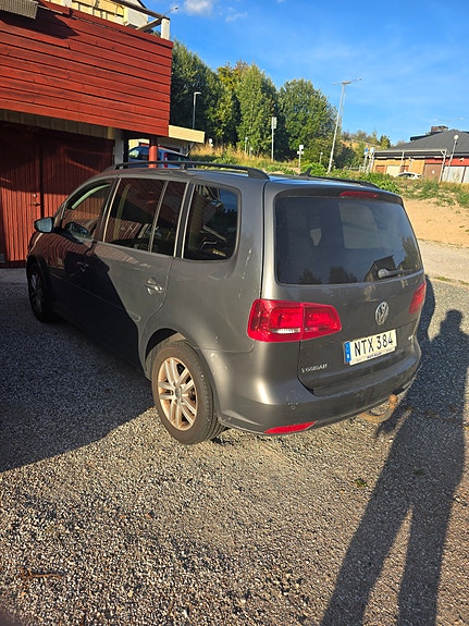 Volkswagen Touran 7 of 9