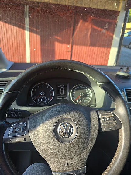 Volkswagen Touran 2 of 9