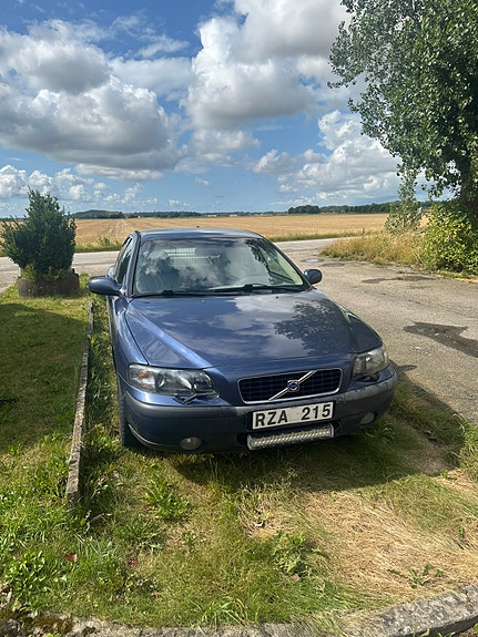 Volvo S60 2 of 7