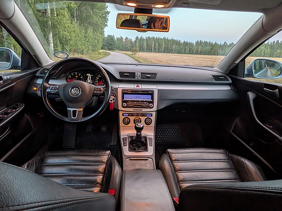 Volkswagen Passat 13 of 18