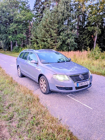 Volkswagen Passat 2 of 18