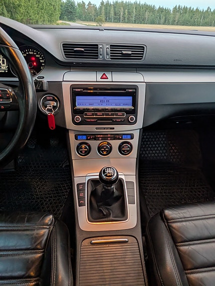 Volkswagen Passat 16 of 18