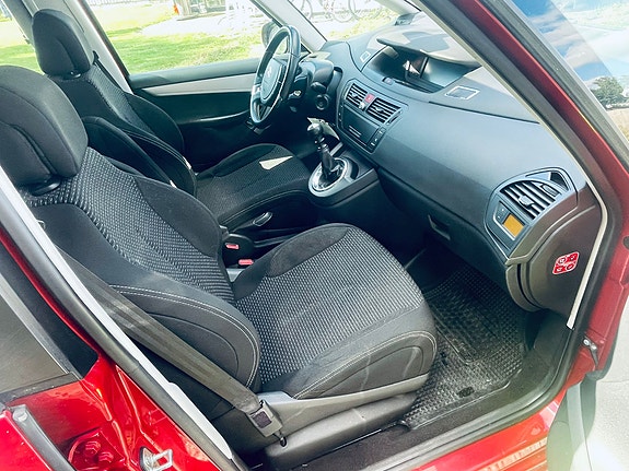 Citroen C4 Picasso 7 of 9