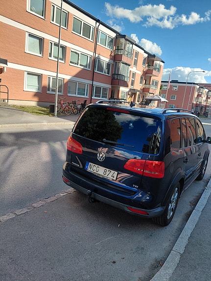 Volkswagen Touran Cross 6 of 9