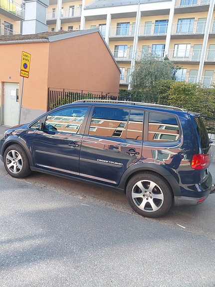 Volkswagen Touran Cross 9 of 9