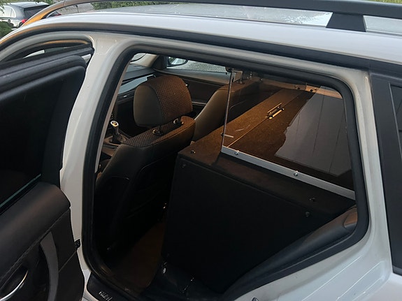 BMW 320d 6 of 6