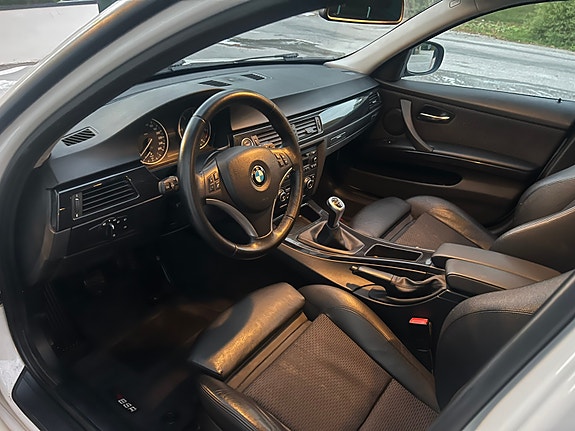 BMW 320d 4 of 6