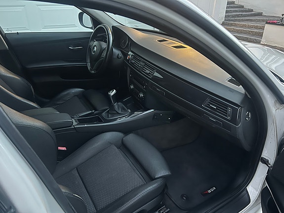 BMW 320d 5 of 6