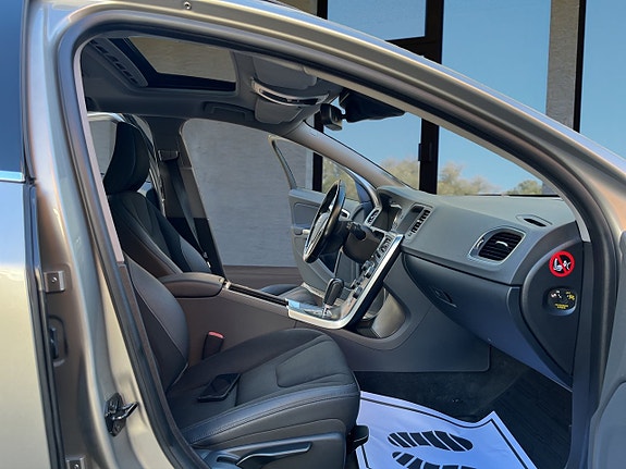 Volvo V60 10 of 23