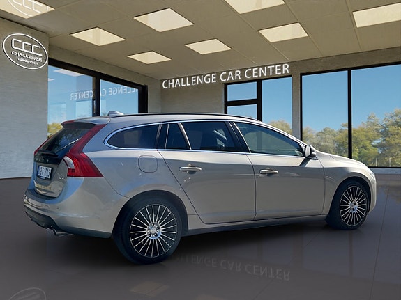 Volvo V60 7 of 23