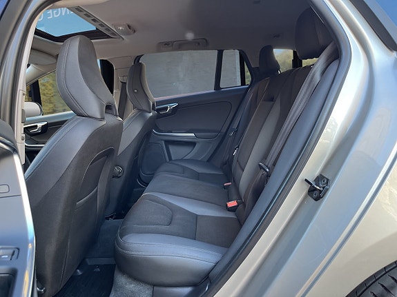 Volvo V60 11 of 23