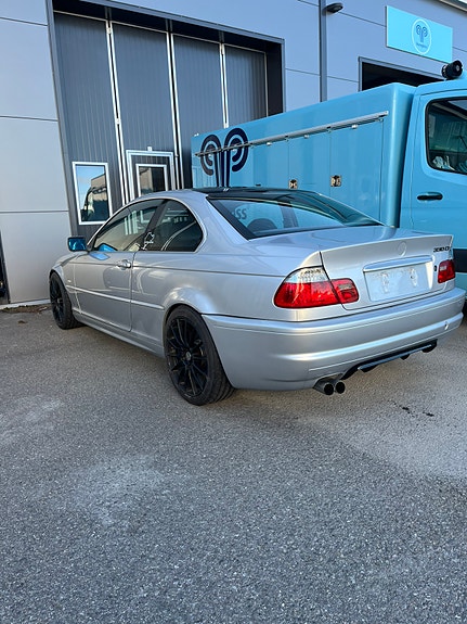 BMW 330Ci 2 of 7