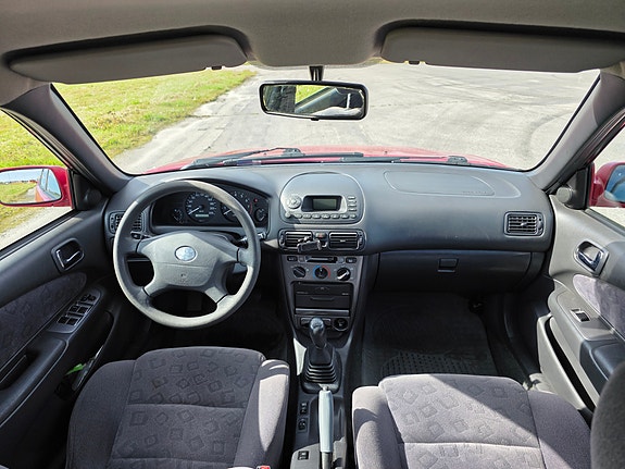 Toyota Corolla 8 of 12