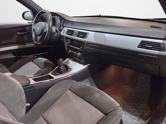 BMW 325i 16 of 24