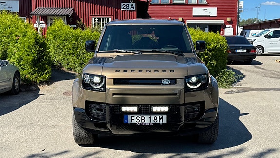 Land Rover Defender 90 2 of 24