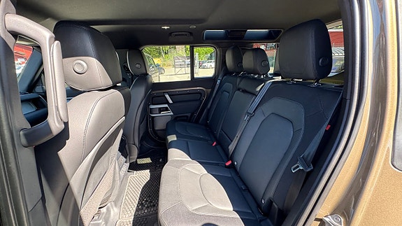 Land Rover Defender 90 12 of 24