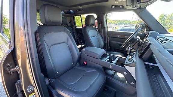 Land Rover Defender 90 10 of 24